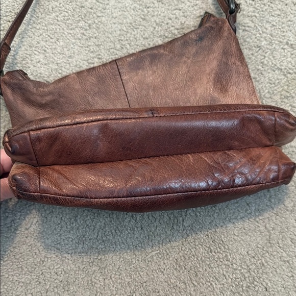 Margot Brown Leather Crossbody Bag with Vintage Charm - Picture 5 of 14